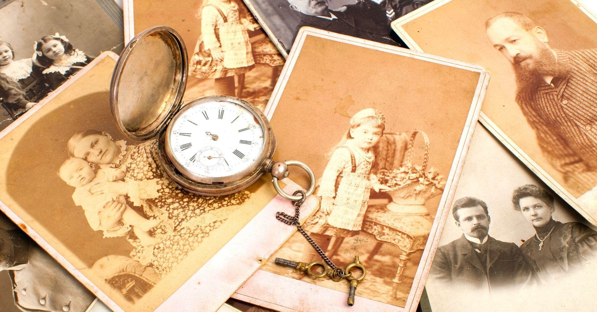 De veilles images d'ancêtres pour illustrer la formation en ligne de psychogénéalogie